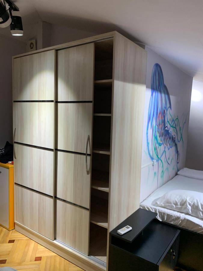 Gorgona Hostel Batoemi Buitenkant foto